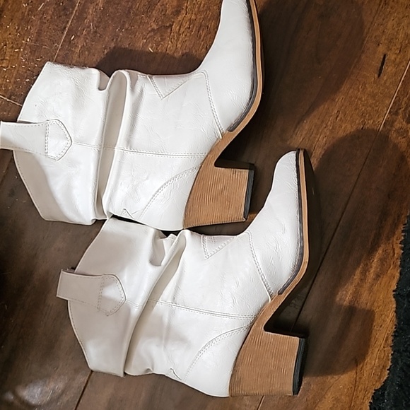 White Mid-Calf Slouchy White Cowboy Boots - Picture 10 of 14